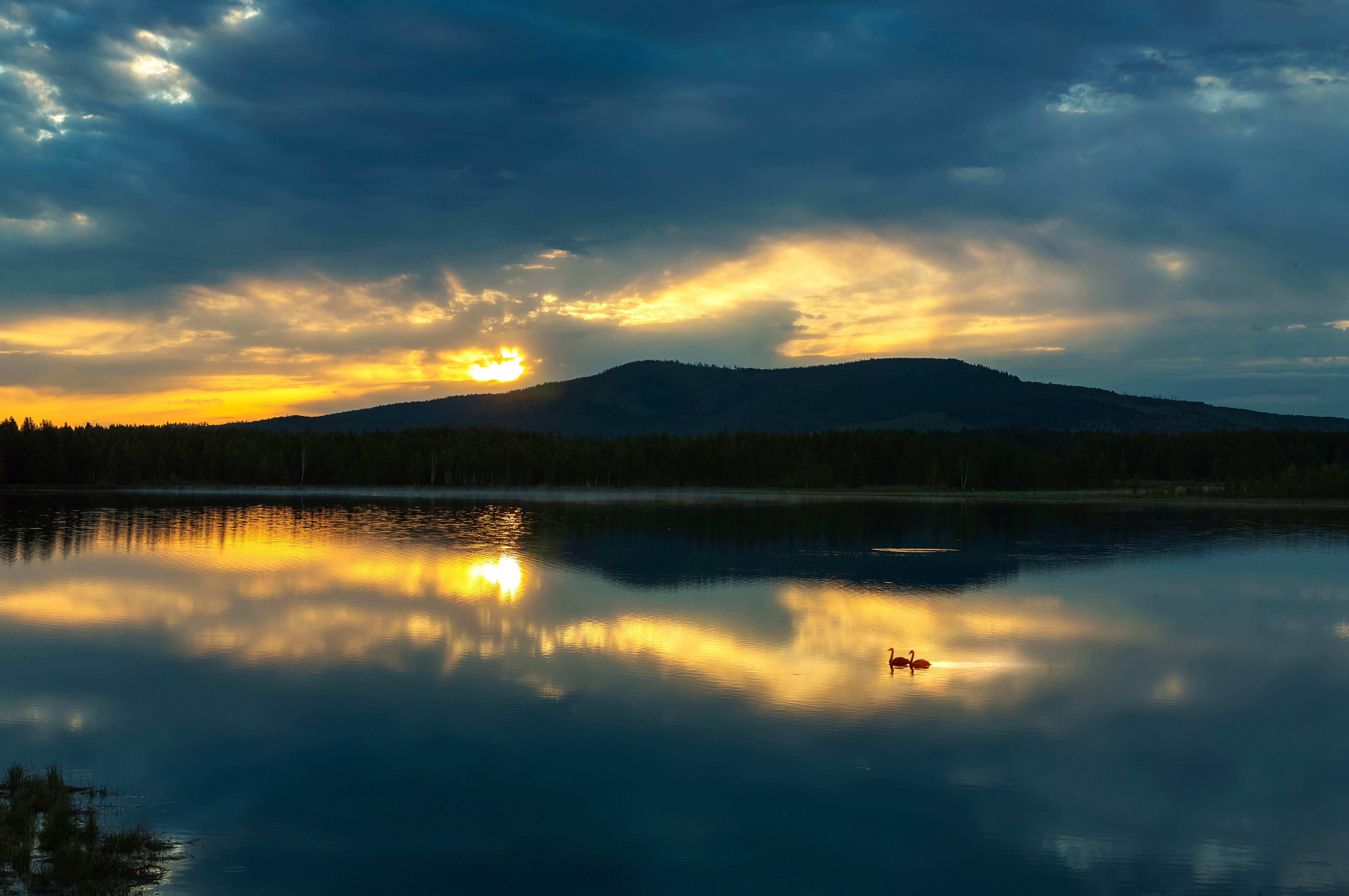 1610323423176472.jpg 《静静地阿尔山》 国家摄影 何世红 摄_omni.jpg