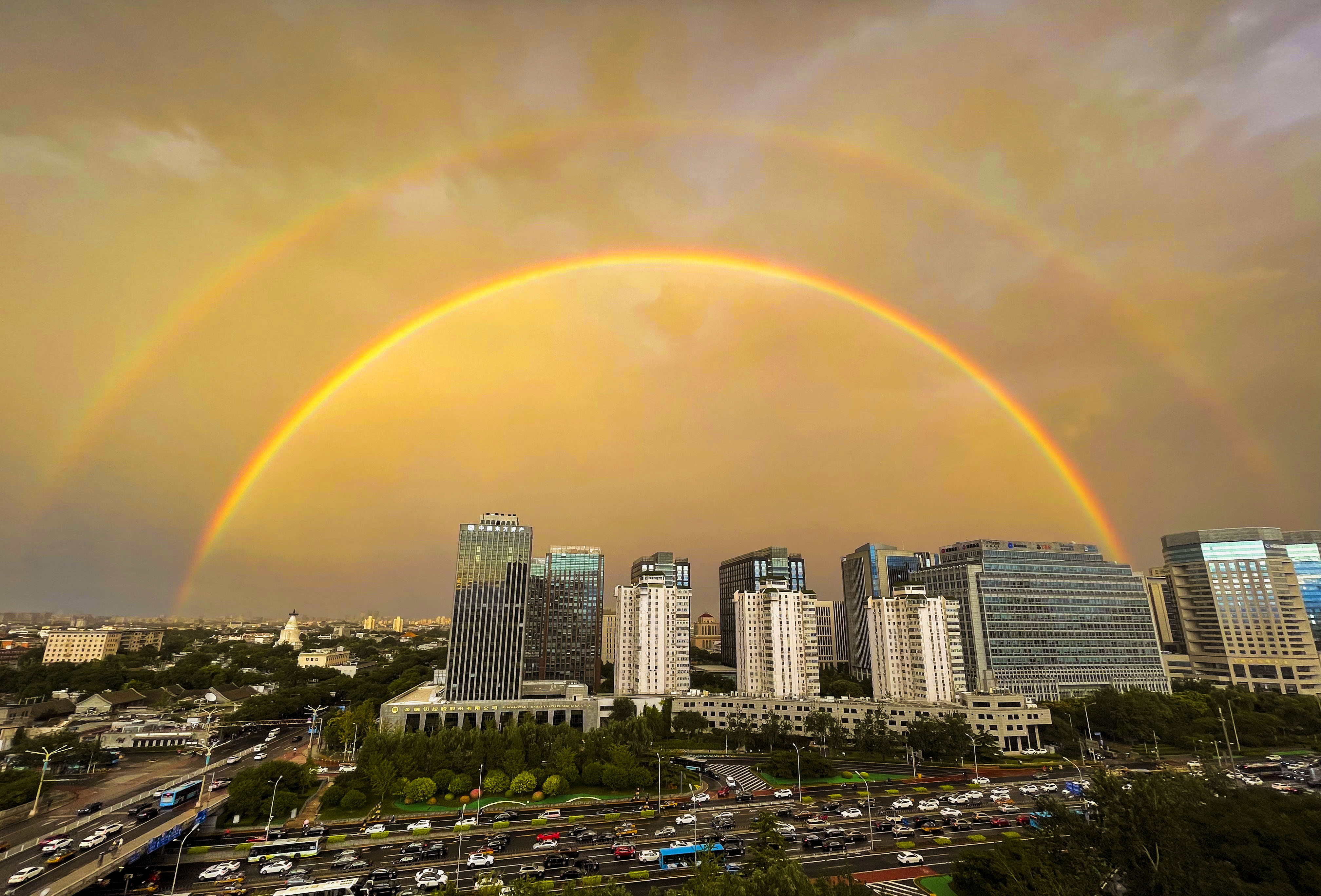 1630015293380144.jpg 2021年8月26日苹果手机拍摄北京彩虹-1.jpg