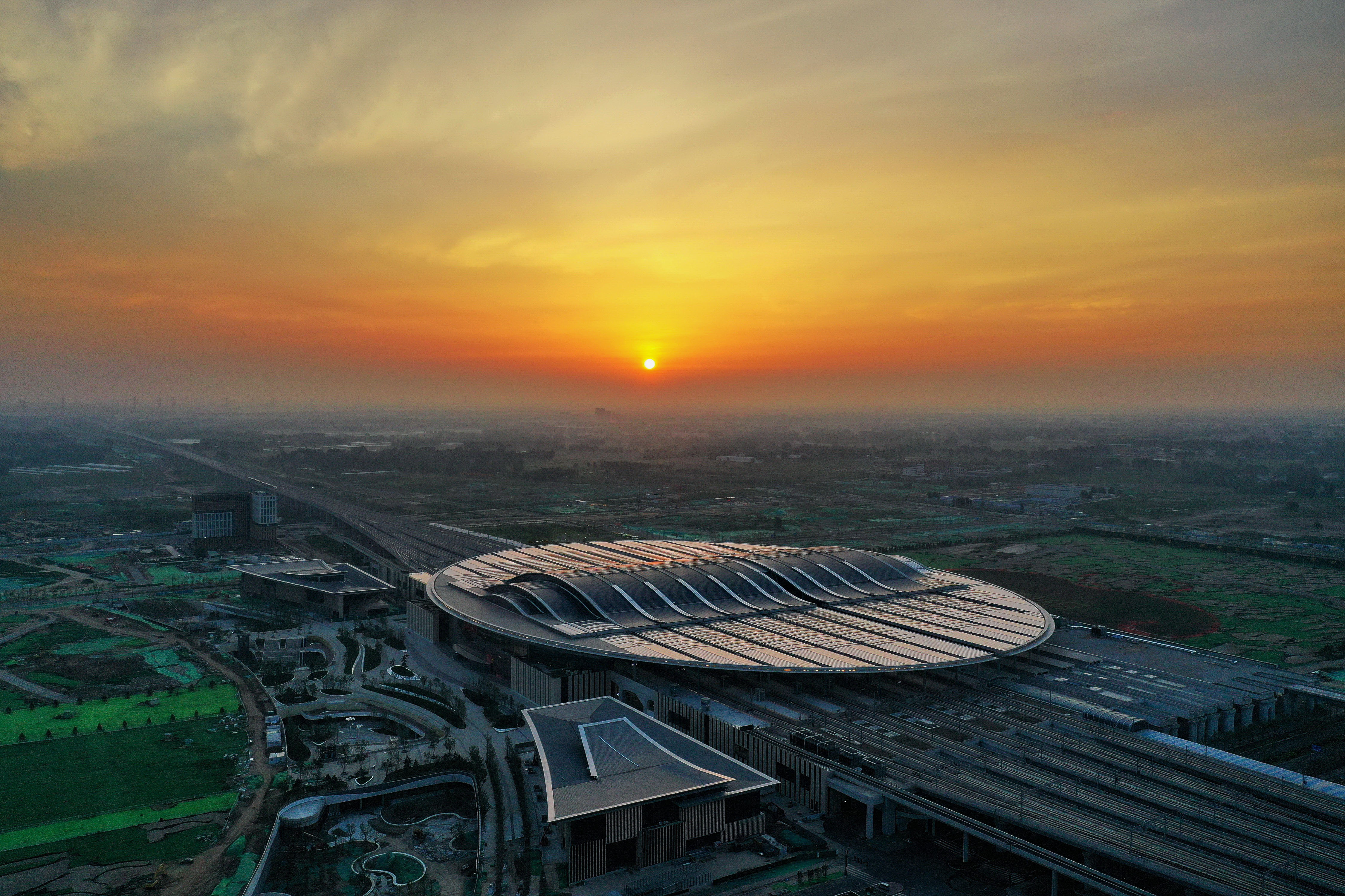 这是京雄城际铁路雄安站（2021年7月1日摄，无人机照片）。新华社记者 牟宇 摄.JPG