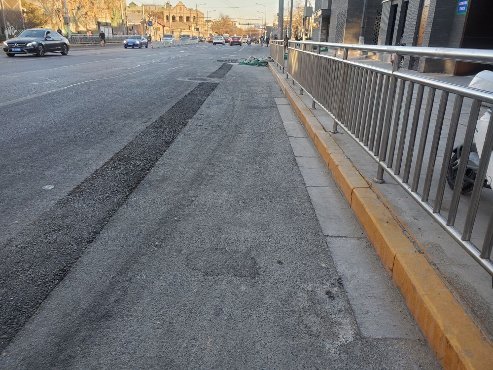 2020年，永定门内大街慢行系统施工前。（北京市交通委供图）