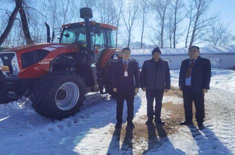 哈尔滨银行鹤岗分红工作人员对岑大叔进行贷前走访