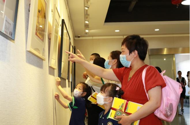 潍坊银行开展“童心向党”文化金融实践活动