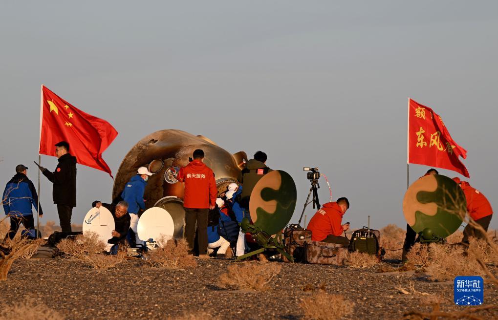 1698719745156376.jpg 1129949640_16987156538241n.jpg