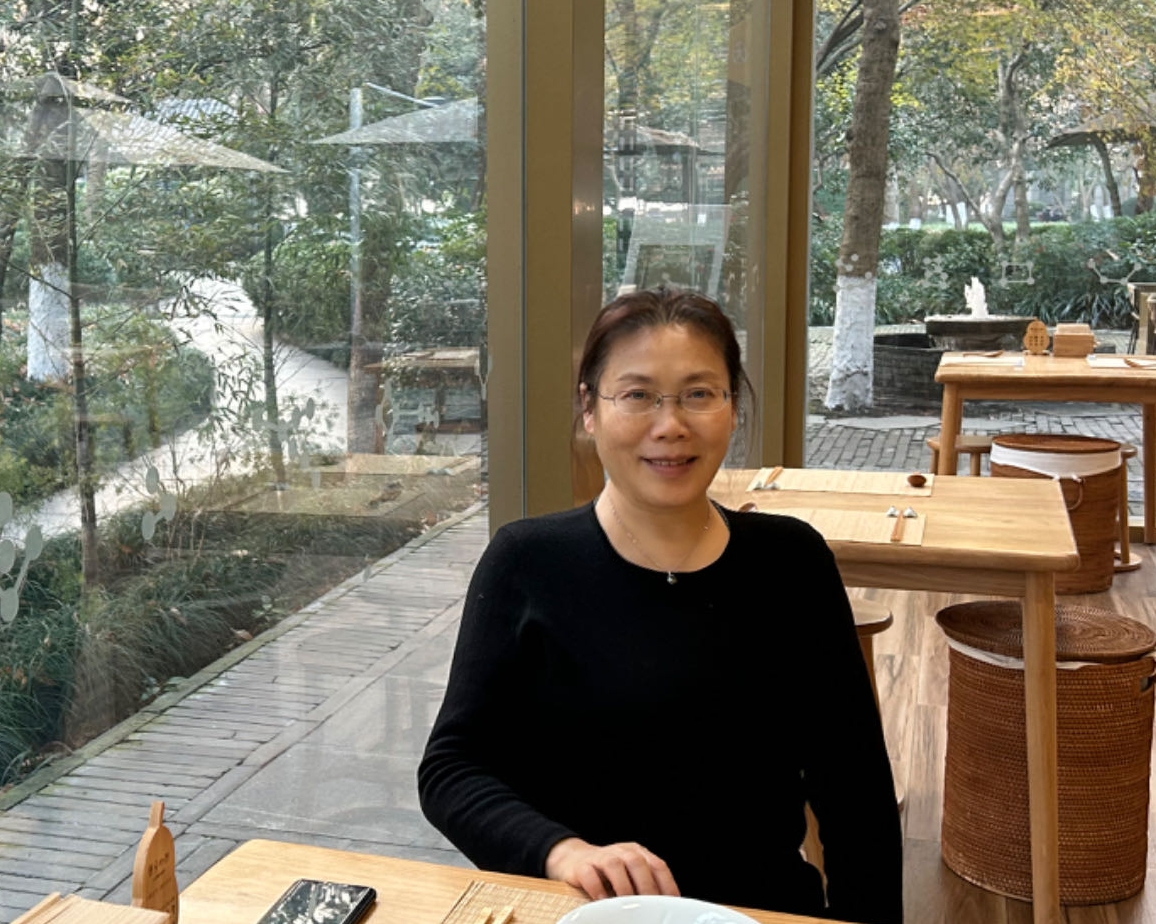 1704984678425388.jpg 画家王沛-生活照.jpg