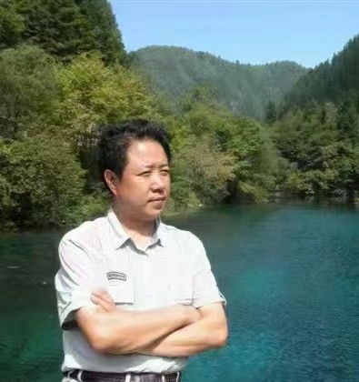 1705617950679772.jpeg 张凤仓(凤祥),金融美术家协会副主席、中国农业银行美术家协会主席、中国美术家协会会员、甘肃省书画研究院常务副院长、国家一级美术师.jpeg