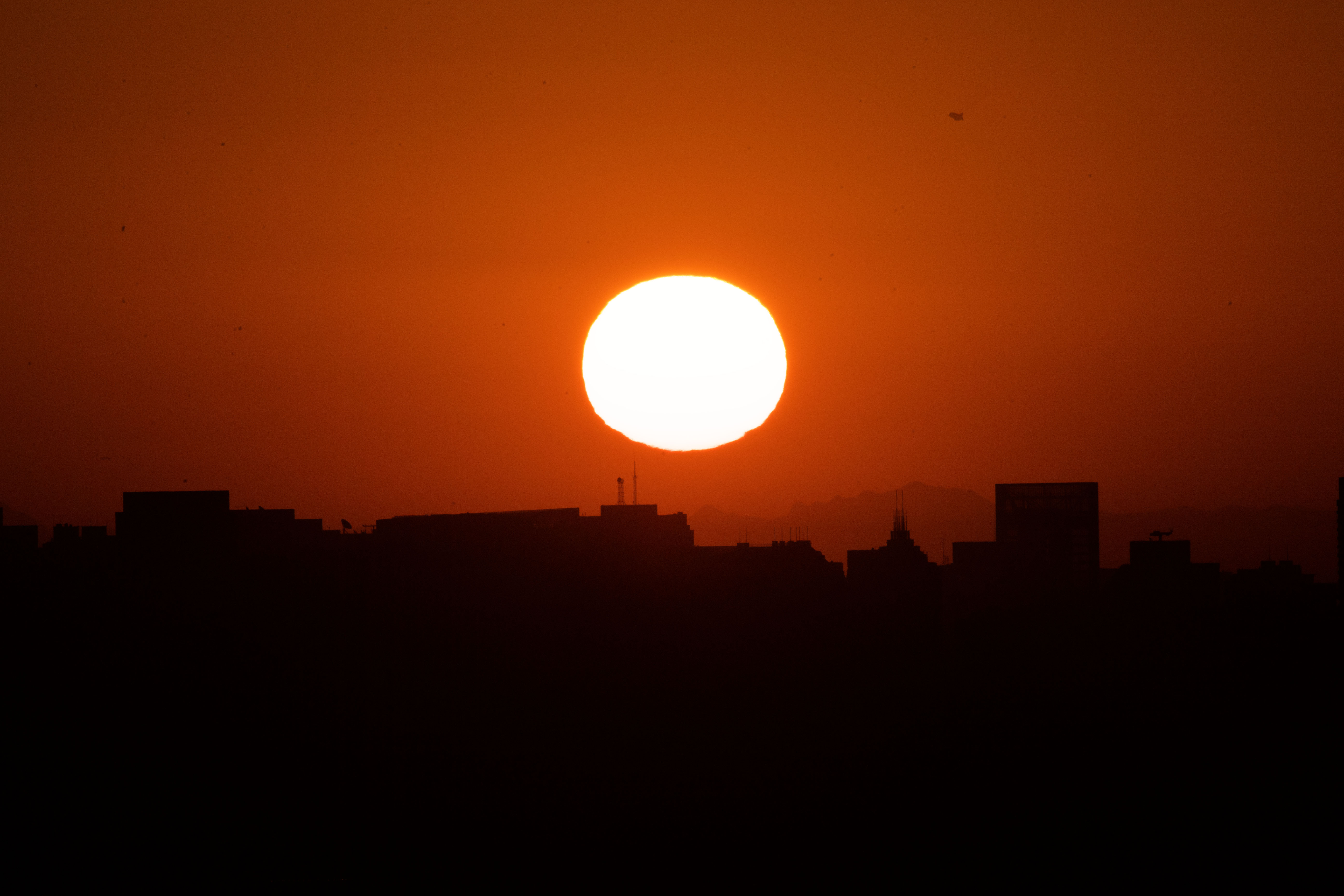 1714516960528107.jpg 2024年5月1日办公室拍日出-7.jpg