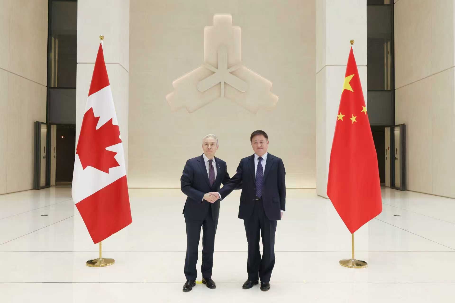 1775352872357614.jpg 2026040413500980221.jpg