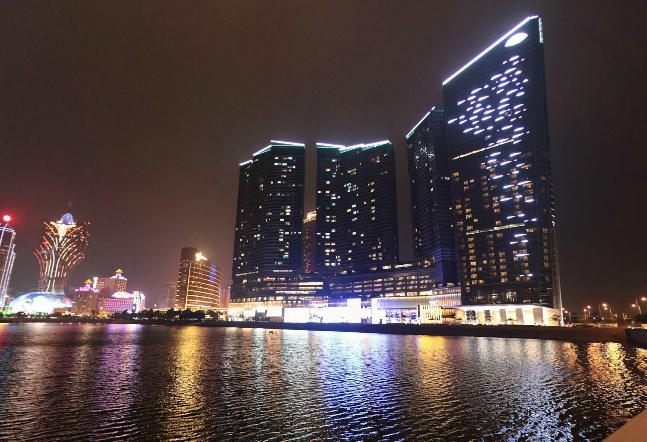 南湾湖夜景.jpg