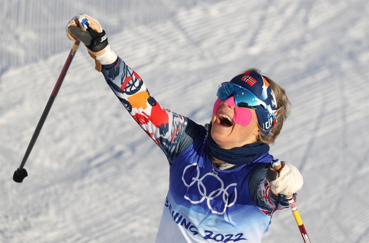 挪威选手特蕾丝·约海于格摘得北京冬奥会首枚金牌.jpg