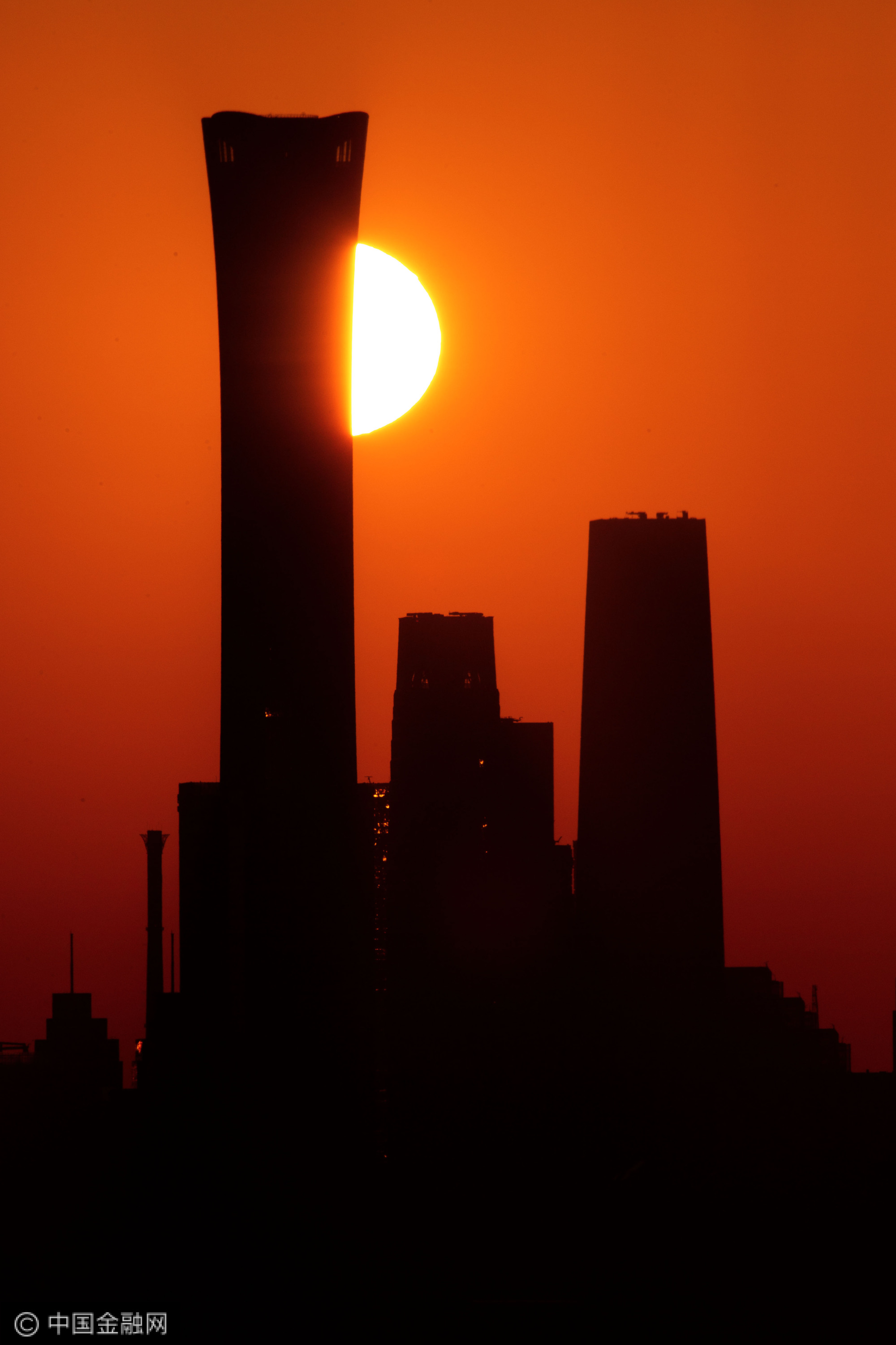 2024年3月8日办公室拍摄中国尊日出-6-3.jpg